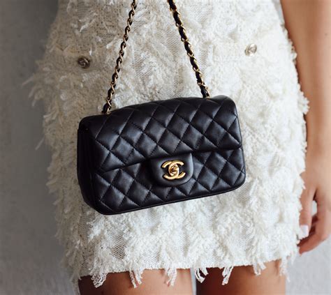 chanel classic flap 25價格|The Ultimate International Price Guide: .